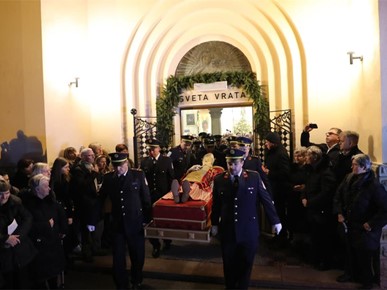 /A/2025/12/[UŽIVO] Povratak relikvija bl Alojzija Stepinca u Zagreb i zatvaranje Jubilejske godineNovi direktorij/251228 Zatvaranje Jubilejske godine - misa u Krašiću (16).jpeg